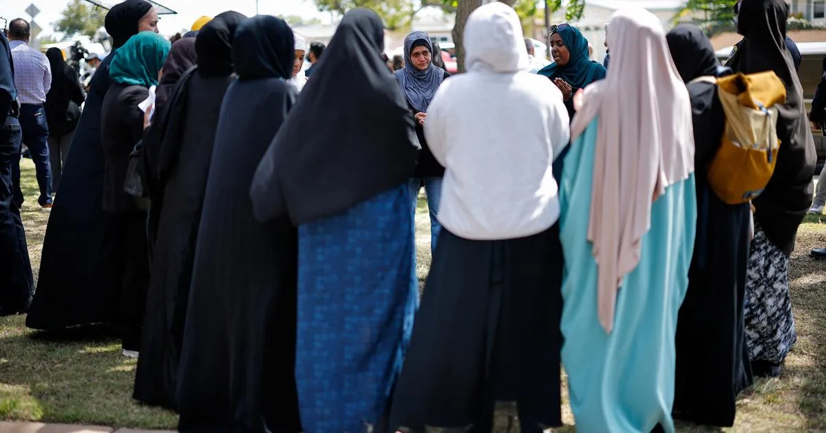 Frères musulmans, salafistes : face à la montée de l'islamisme en France et en Europe, des chercheurs tirent la sonnette d'alarme